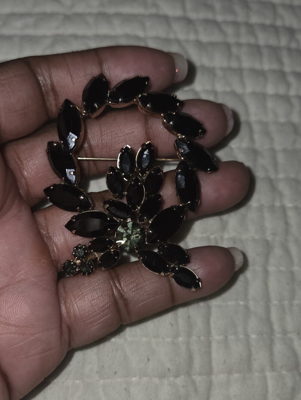 Elegant Black Crystal Floral Brooch Pin - Women Jewelry Umsigned